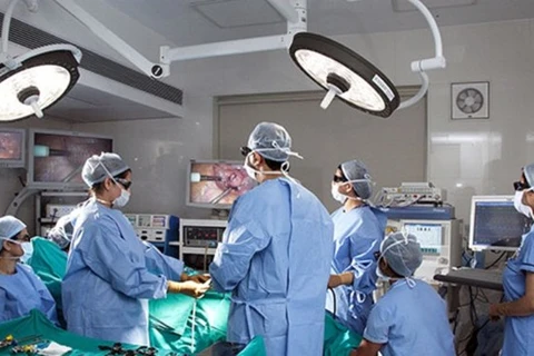 Ofrecen en Quang Nam cirugías gratuitas de cataratas a personas beneficiadas de políticas sociales 