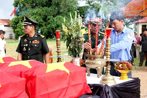 Repatrían restos de combatientes vietnamitas caídos en Camboya