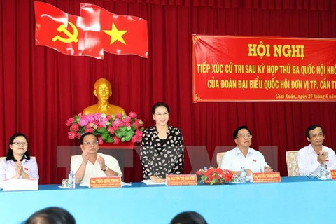 Presidenta de Asamblea Nacional de Vietnam dialoga con votantes 