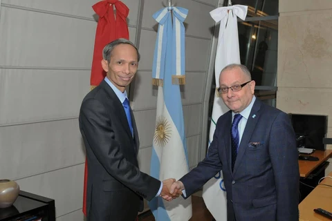 Canciller argentino recibe a embajador vietnamita designado