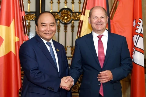 Premier de Vietnam respalda cooperación con Hamburgo en desarrollo de puertos marítimos