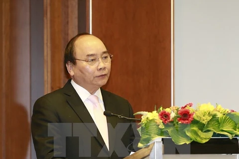 Premier Xuan Phuc llama a asistencia alemana para desarrollo sostenible de Vietnam 