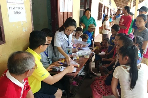 Jóvenes de Hanoi realizan actividades voluntarias en Laos 