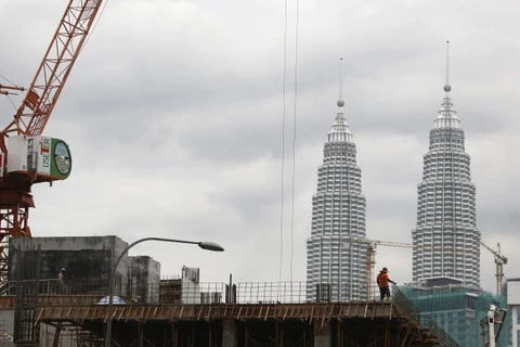 Elevan pronóstico de crecimiento económico de Malasia a 5,4 por ciento