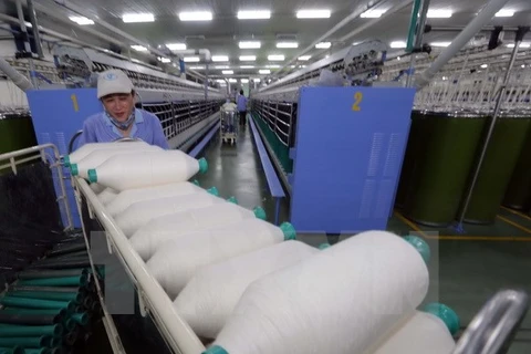 Sector de confecciones textiles de Vietnam busca oportunidades de inversión en Armenia