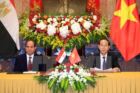 Presidente de Vietnam recibe a su homólogo de Egipto 