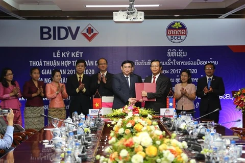 Bancos de Vietnam y Laos robustecen cooperación