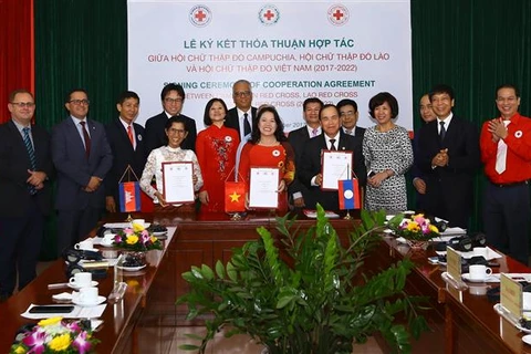 Filiales de Cruz Roja de Vietnam, Laos y Camboya firman acuerdo de cooperación