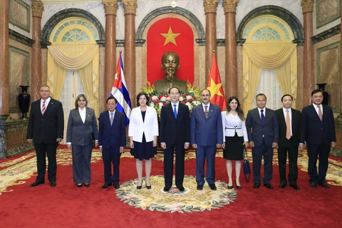 Nuevos embajadores presentan sus cartas credenciales a Presidente de Vietnam