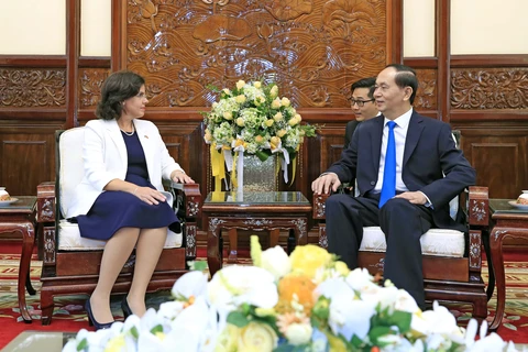 Presidente de Vietnam recibe a nueva embajadora de Cuba