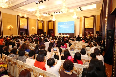 Debaten en Vietnam sobre aumento de presencia de mujeres en cargos de liderazgo en APEC
