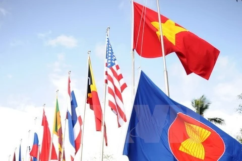 Ministros de defensa de ASEAN analizan problemas de seguridad con contrapartes