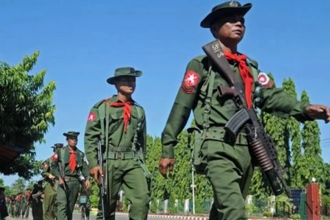 Miles de personas marchan en Myanmar para expresar apoyo al ejército