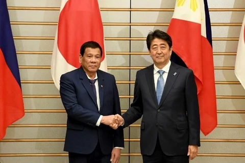 Japón y Filipinas cooperan en desarrollo infraestructural y lucha antiterrorista