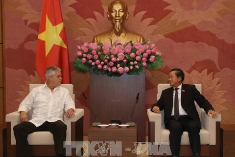 Dirigentes vietnamitas reciben a delegación de Cuba