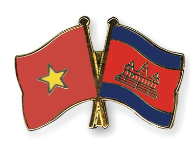 Diplomáticos vietnamitas felicitan a Camboya por Día de la Independencia 