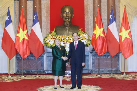 Presidente vietnamita recibe a Michelle Bachelet