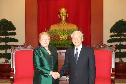 Máximo dirigente partidista de Vietnam recibe a Michelle Bachelet