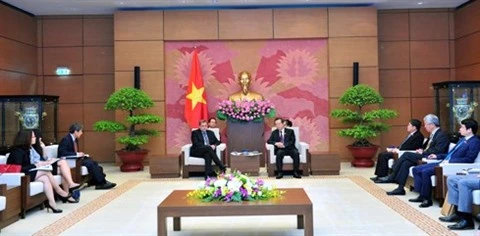 Vicepresidente del Parlamento de Vietnam recibe a vicepresidente de Exxon Mobil