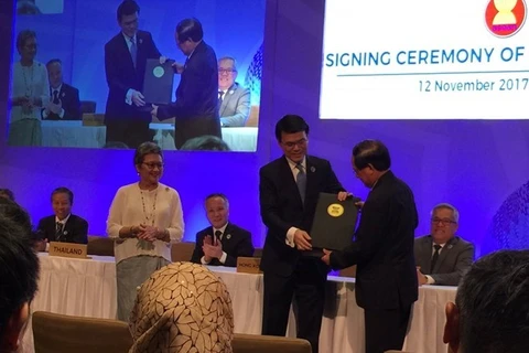 ASEAN y Hong Kong (China) firman acuerdos de comercio e inversión