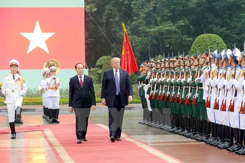 Presidente estadounidense, Donald Trump, finaliza visita a Vietnam