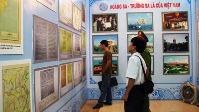 Exponen en Phu Tho documentos históricos sobre Hoang Sa y Truong Sa de Vietnam