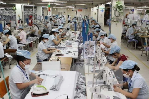 Vietnam registra superávit comercial récord en octubre