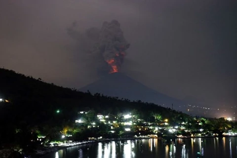 Indonesia: Prolongan tiempo de cierre de aeropuertos en Bali ante posible erupción volcánica