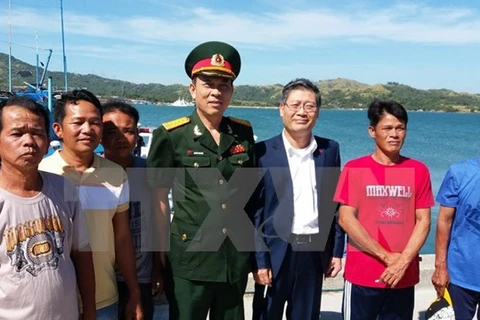 Filipinas repatría cinco pescadores vietnamitas