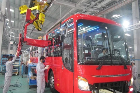 Thaco distribuirá camiones y buses Fuso en Vietnam