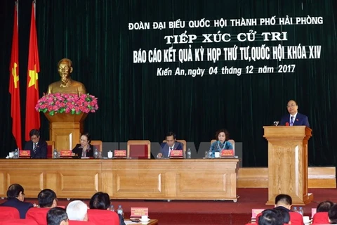 Premier de Vietnam dialoga con votantes de Hai Phong