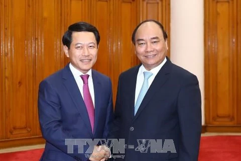 Premier Xuan Phuc: Vietnam da máxima prioridad a relación con Laos