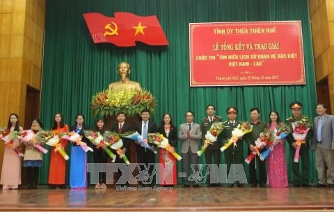 Honran a ganadores del concurso de lazos entre Vietnam y Laos