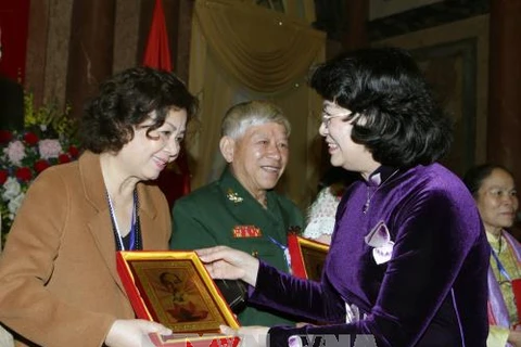 Vicepresidenta de Vietnam recibe a víctimas del Agente Naranja/ Dioxina