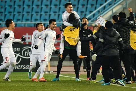Selección sub-23 de Vietnam recibe valiosos regalos por su histórico triunfo