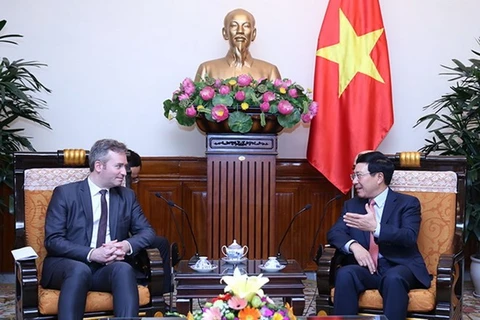 Francia prioriza fomento de nexos con Vietnam