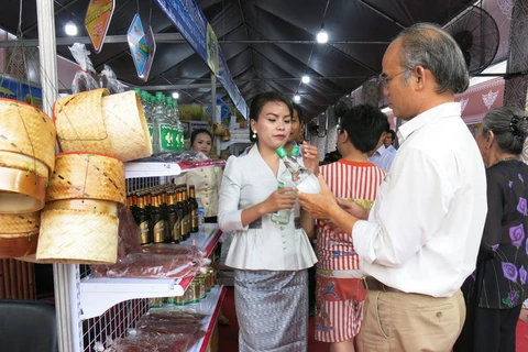 Presentan en Ciudad Ho Chi Minh amplia oferta de productos laosianos
