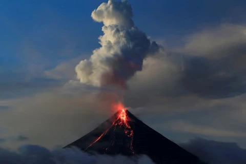 Filipinas enfrenta malas condiciones sanitarias a causa del volcán Mayon