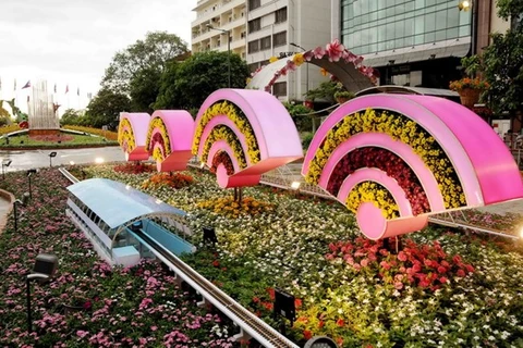  Abierta calle floral Nguyen Hue en Ciudad Ho Chi Minh en días festivos del Tet