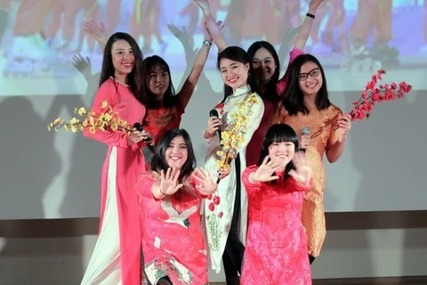 Estudiantes vietnamitas en Moscú celebran el Tet