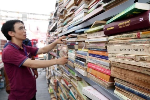 Calle de Libros de Hanoi ingresa más de 177 mil dólares en fiesta del Tet