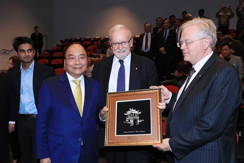 Premier de Vietnam visita Universidad Nacional de Australia