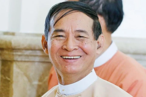 U Win Myint jura como presidente de Myanmar