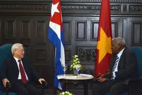 Vietnam siempre acompaña a Cuba en su actualización de modelo económico, afirma Nguyen Phu Trong 