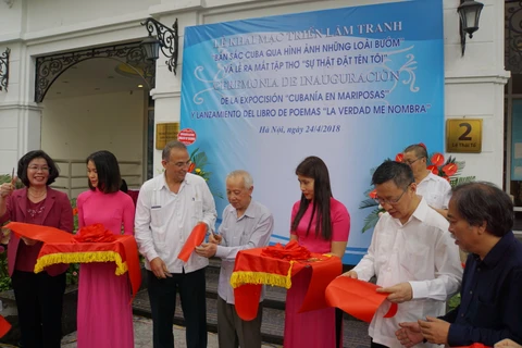 Presentan en Hanoi pinturas y libro de Héroe Cubano Antonio Guerrero 