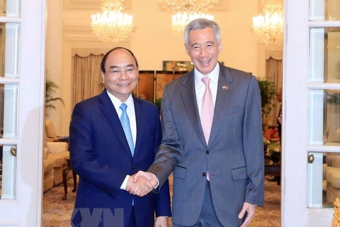Premieres de Vietnam y Singapur acuerdan elevar nexos bilaterales a nueva altura 