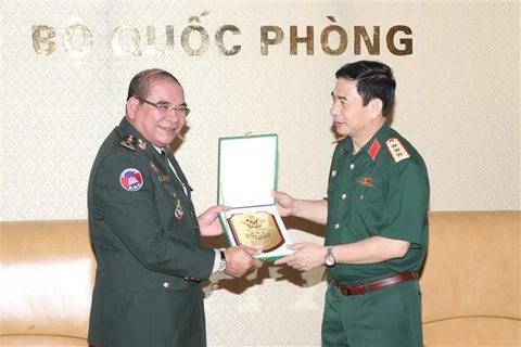 Vietnam y Camboya por promover cooperación entre fuerzas guardafronteras 