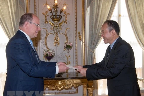 Embajador vietnamita presenta cartas credenciales al Príncipe de Mónaco