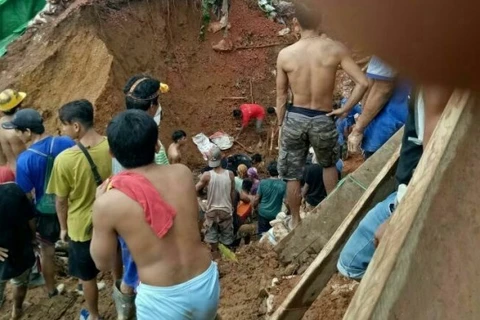 Al menos cinco mineros murieron en deslizamiento de tierra en Indonesia