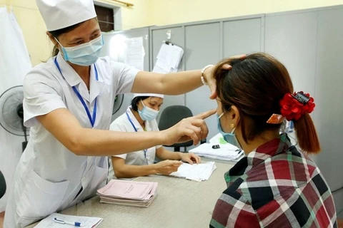 Impulsan en Vietnam tratamiento preventivo de transmisión materno-infantil del VIH 